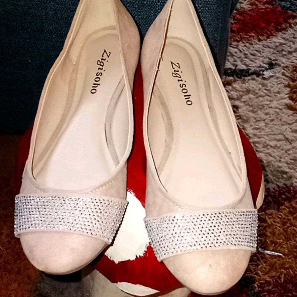 🎉NWOT ZIGI SOHO Flats🎉